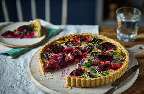 Image of "Red onion and beetroot quiche "