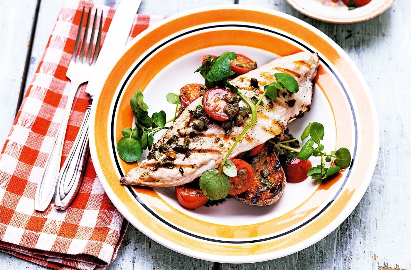 Grilled mackerel and tomatoes on toast