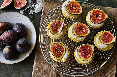 Image of "Fig, yogurt and honey tartlets"