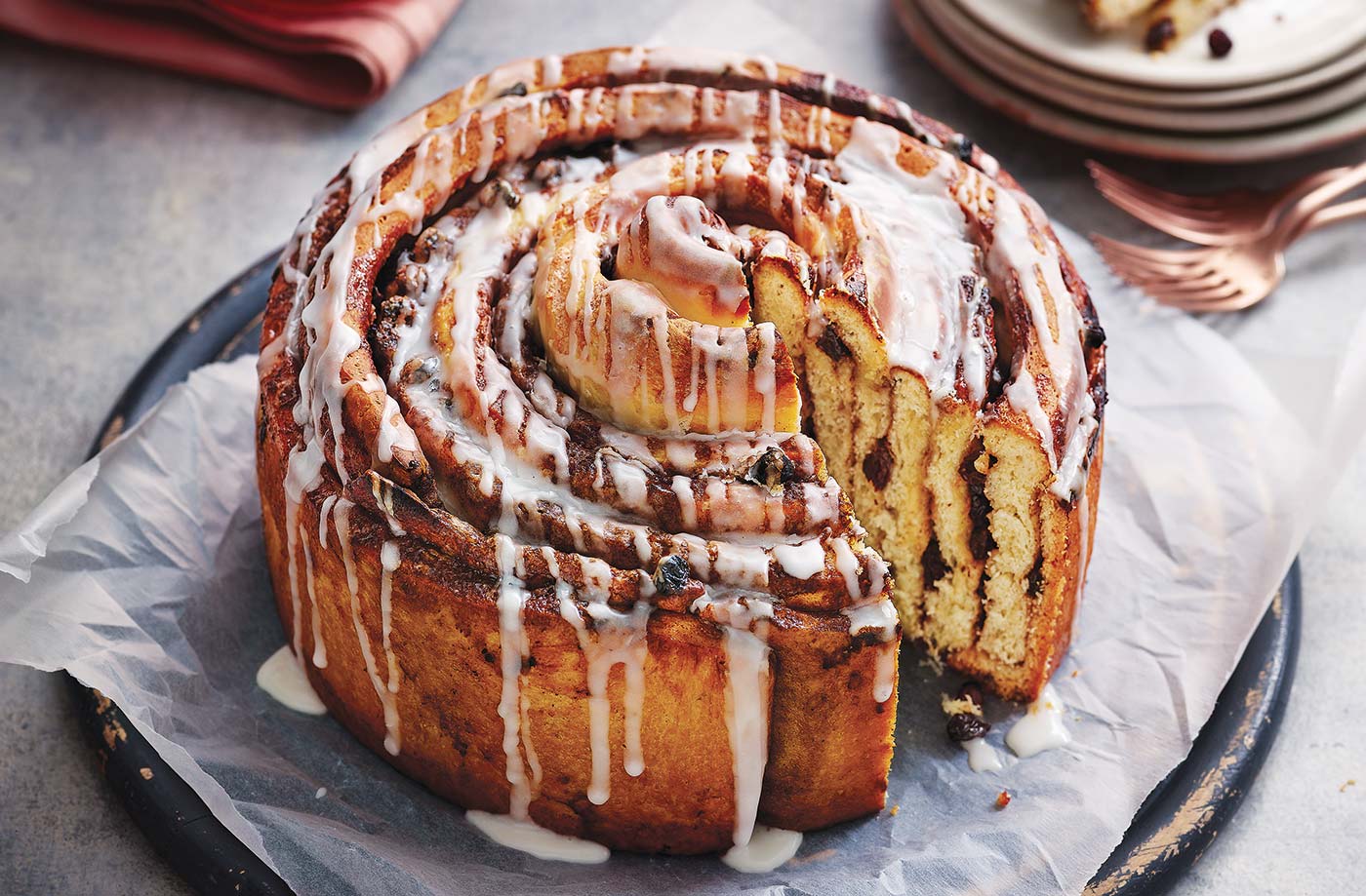 Giant cinnamon bun