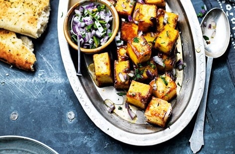 Image of "Chilli paneer bites with red onion and mint salad"