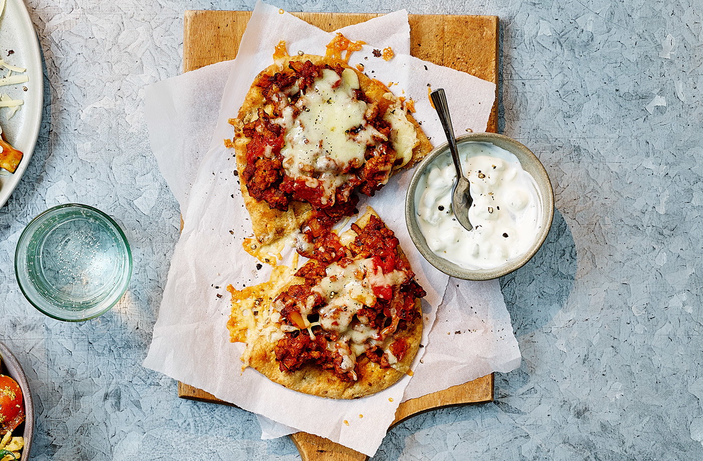 Cheesy turkey mince pizzas