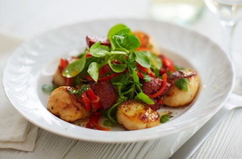 Pan fried scallops with warm chorizo