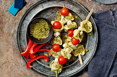 Image of "Tortelloni skewers with pesto dip"