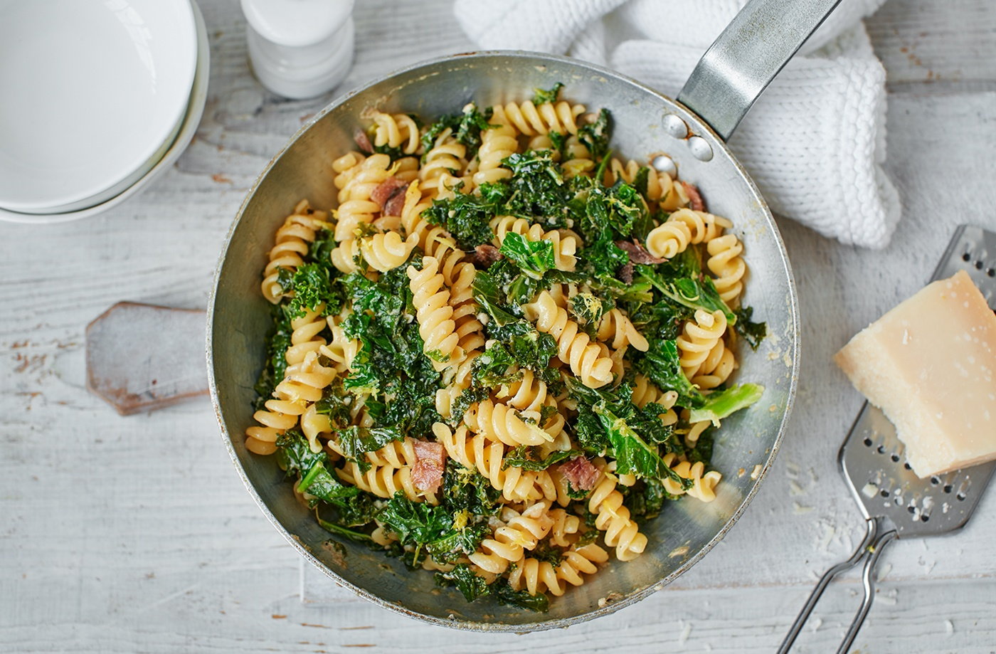 Kale, anchovy and lemon pasta