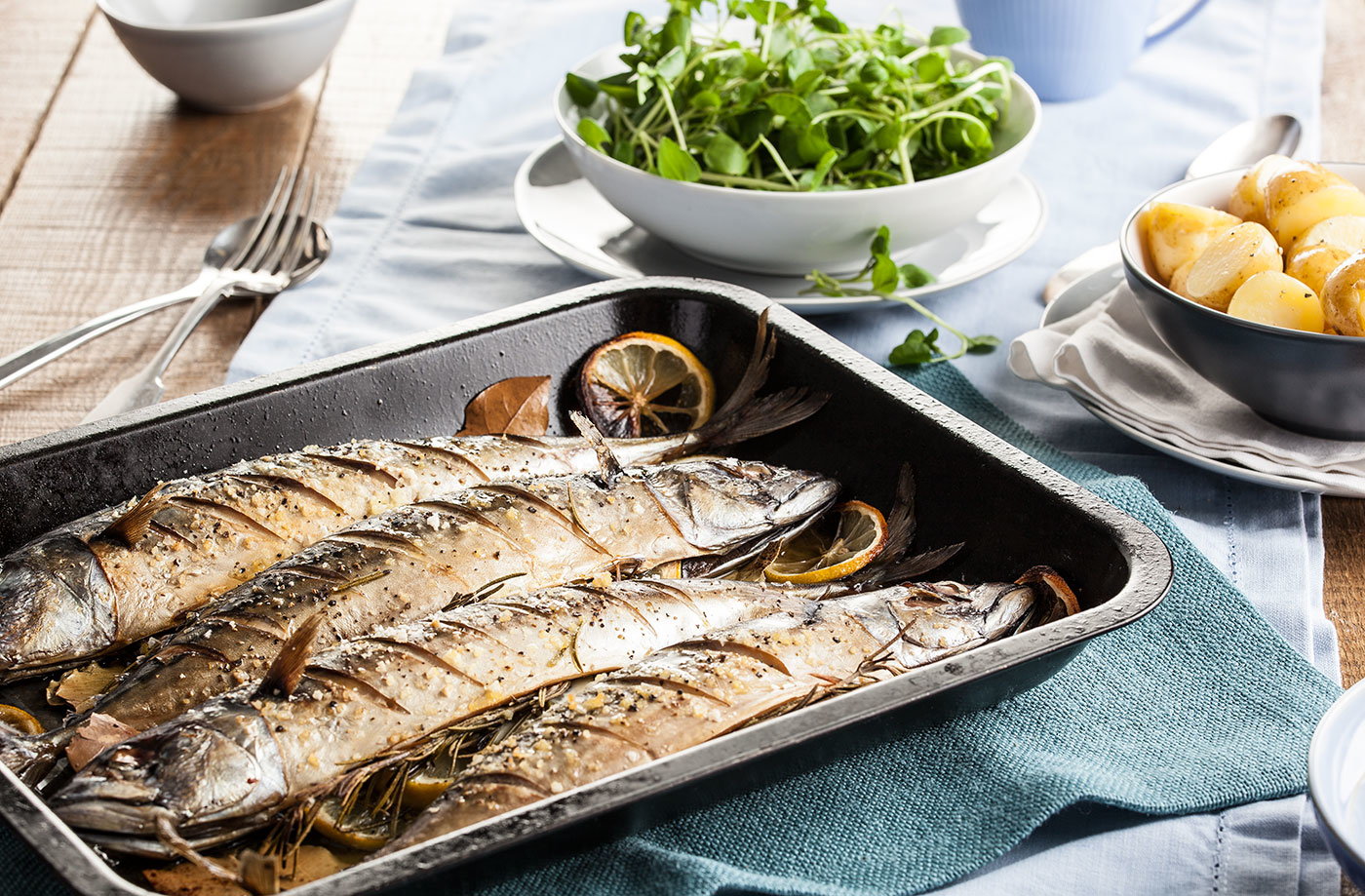 Roast mackerel with bay leaves and lemon