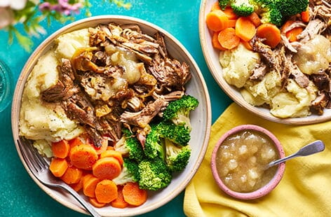 Image of "Braised pork with apples and creamy mash"