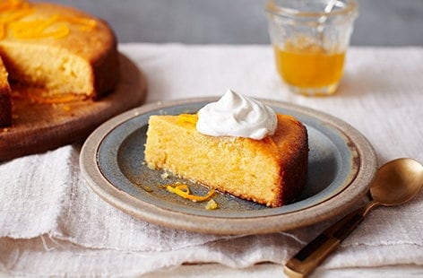 Image of "Orange polenta cake with honey syrup"