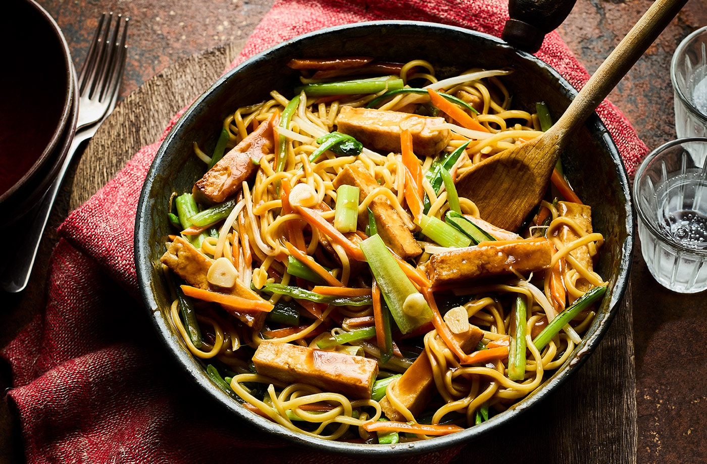 Tofu lo mein noodles