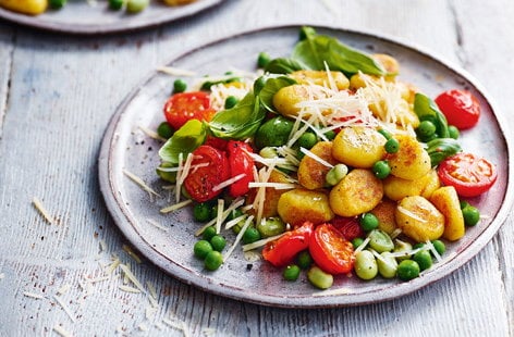 Image of "Crispy gnocchi with peas, broad beans and tomatoes"