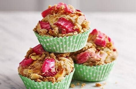 Image of "Rhubarb crumble muffins"