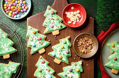 Image of "Iced Christmas tree biscuits"