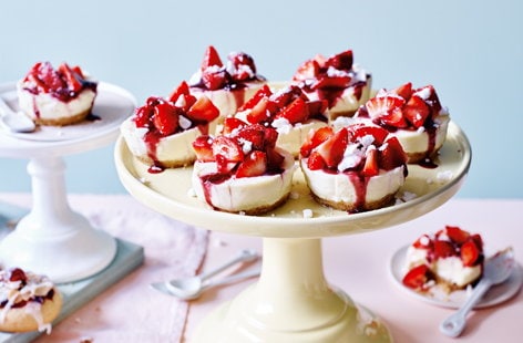 Image of "Mini strawberry cheesecakes "