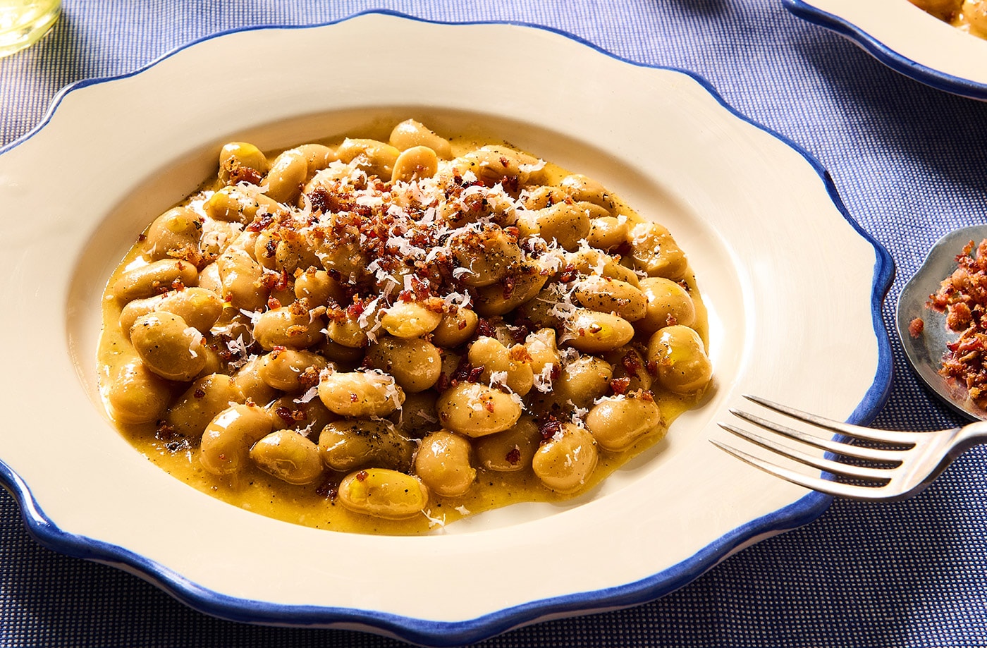 Butter bean carbonara with bacon crumb