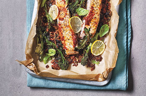 Image of "Salmon parcels with wild rice, pesto and broccoli"