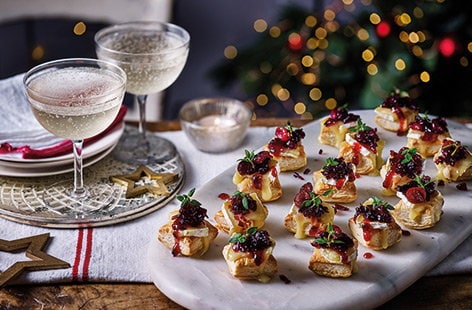 Image of "Cranberry Camembert puffs"