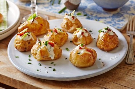 Image of "Baked new potatoes with spring onion, sour cream and crispy bacon"