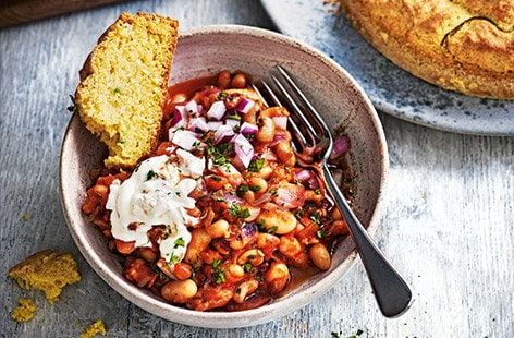 Image of "Chilli non carne with cornbread"