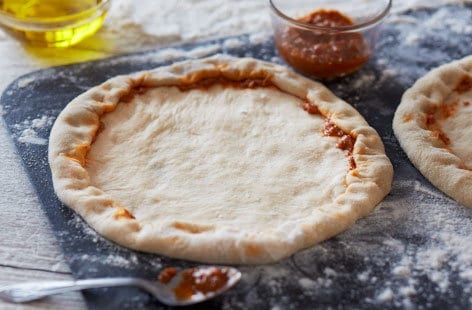 Sundried tomato stuffed crust pizza base