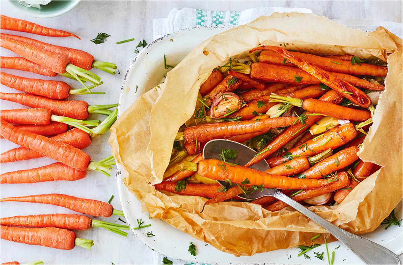 Baked herby carrots