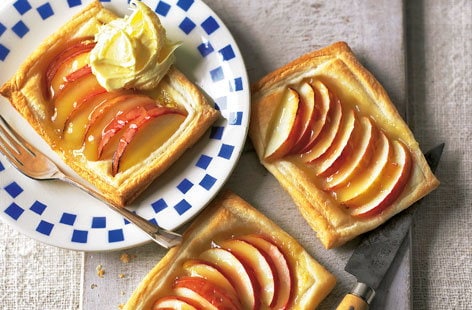Image of "Apple and lemon curd tarts"