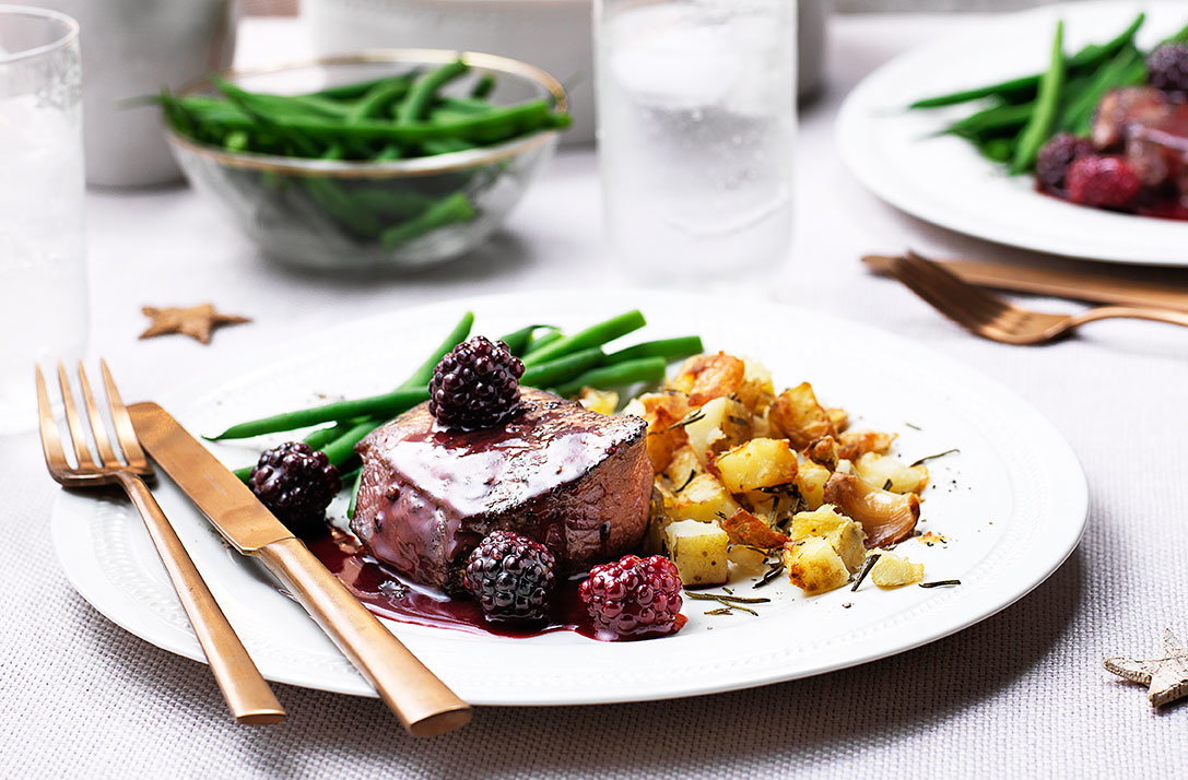 Image of "Venison steaks with blackberry and sloe gin sauce"