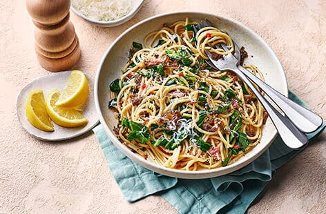 Image of "Spaghetti with greens and anchovies"