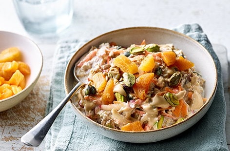 Image of "Spiced carrot and apricot overnight oats"