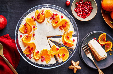 Image of "Vanilla cheesecake with clementines and pomegranate"