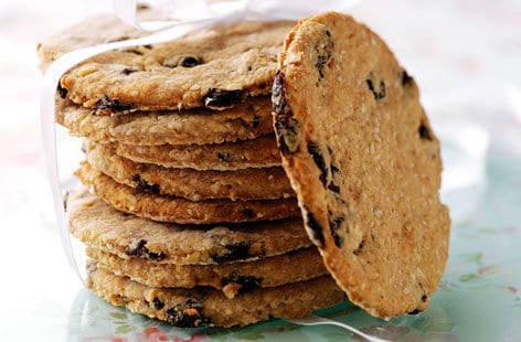 Image of "Fruity cinnamon oatcakes"