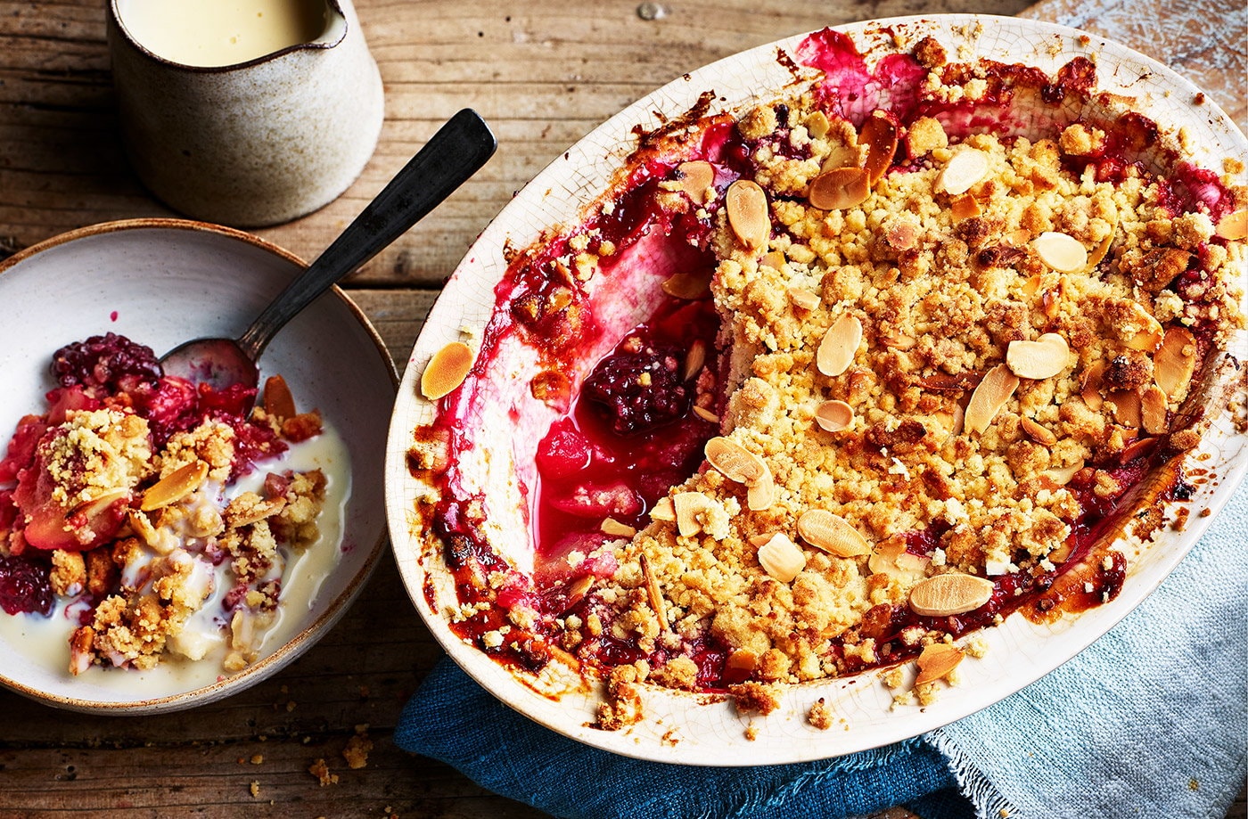 Apple and berry crumble