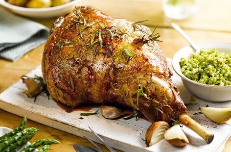 Image of "Roast lamb with mint pesto sauce"