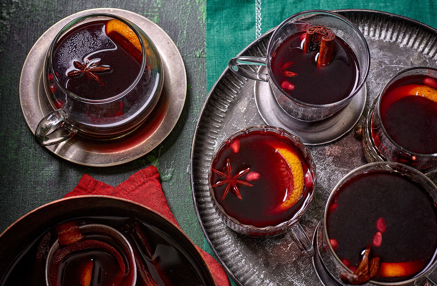 Pomegranate and vanilla mulled wine