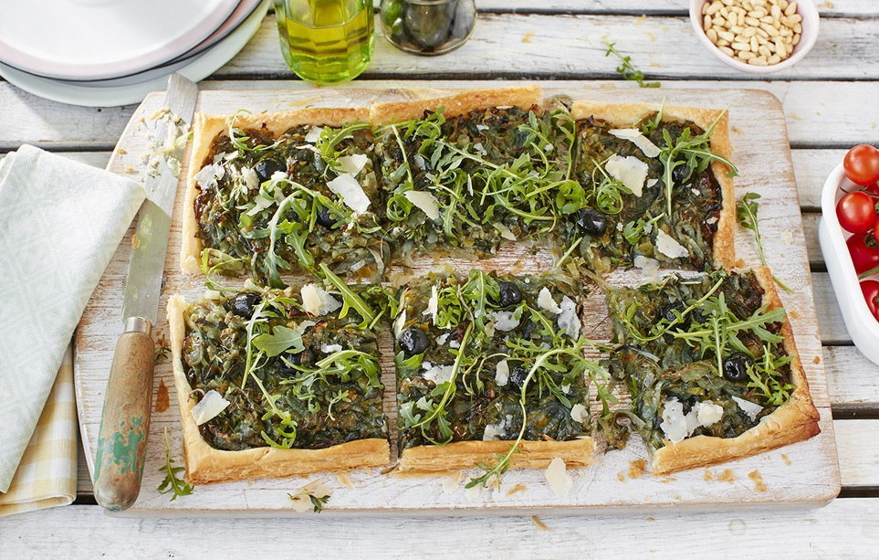 Vegan onion pissaladière
