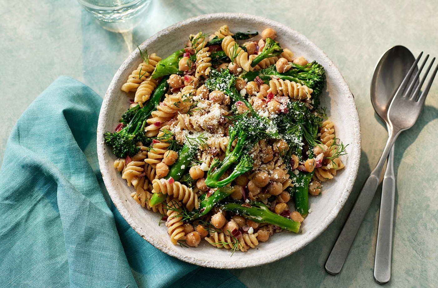 Creamy broccoli and chickpea pasta