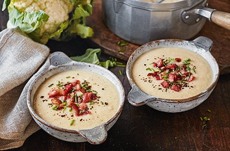 Image of "Cauliflower and white bean soup with crispy bacon"
