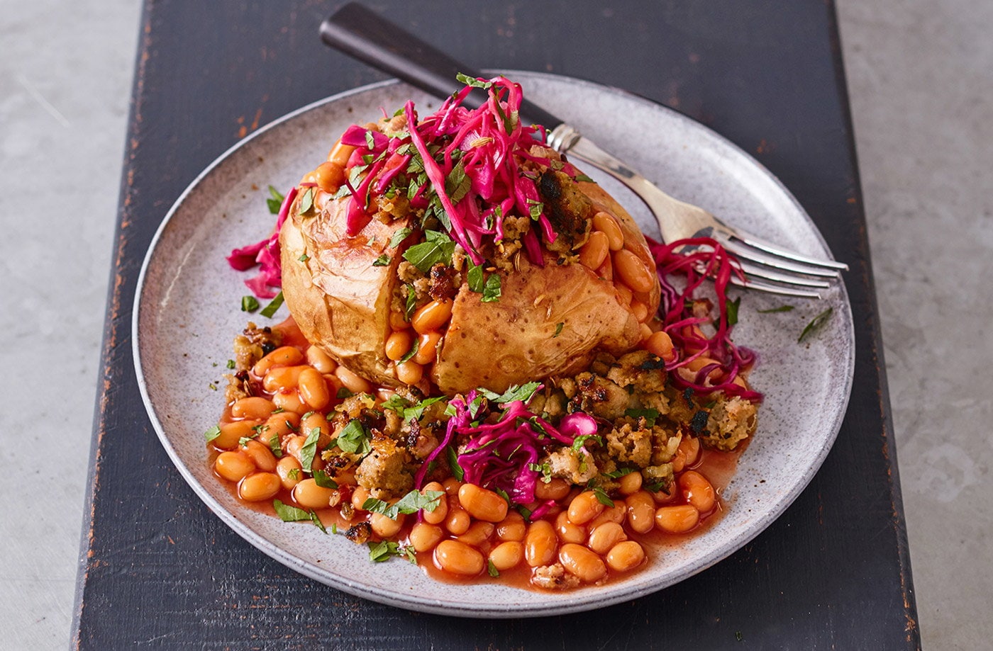 Jacket potatoes with fennel sausage and beans
