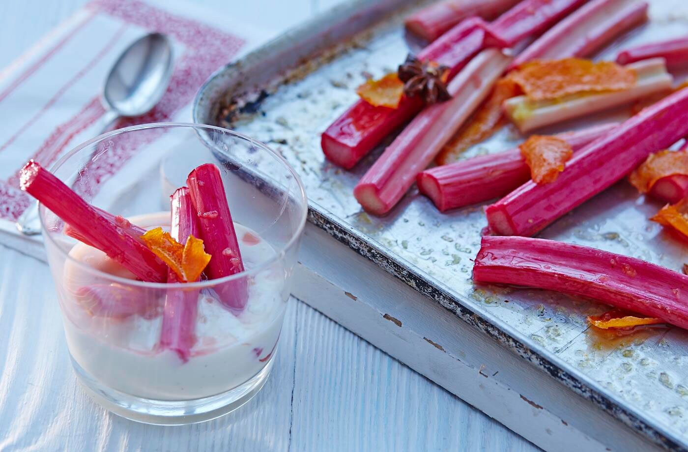 Stewed rhubarb and vanilla yogurt