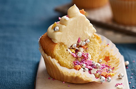 Image of "Piñata cupcakes"