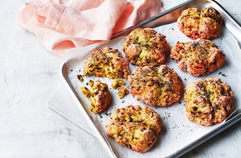 Image of "Beetroot and mint soda bread rolls"