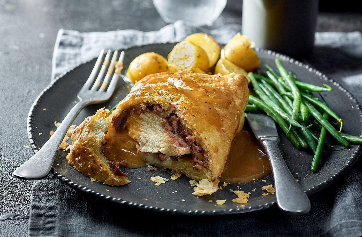 Chicken en croûte with new potatoes and green beans