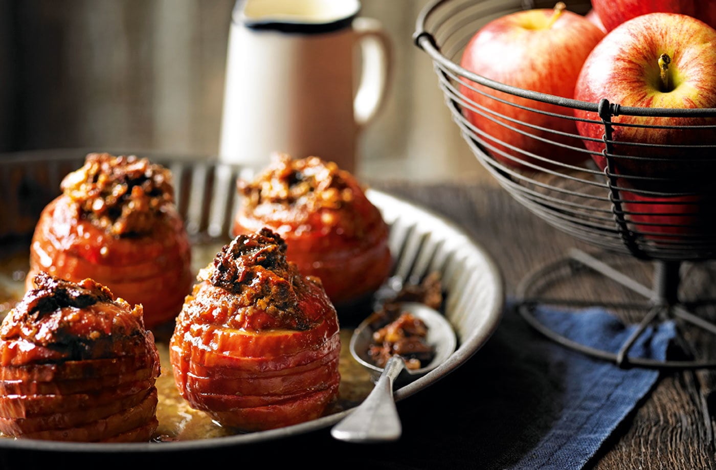 Baked apples with spiced pecans