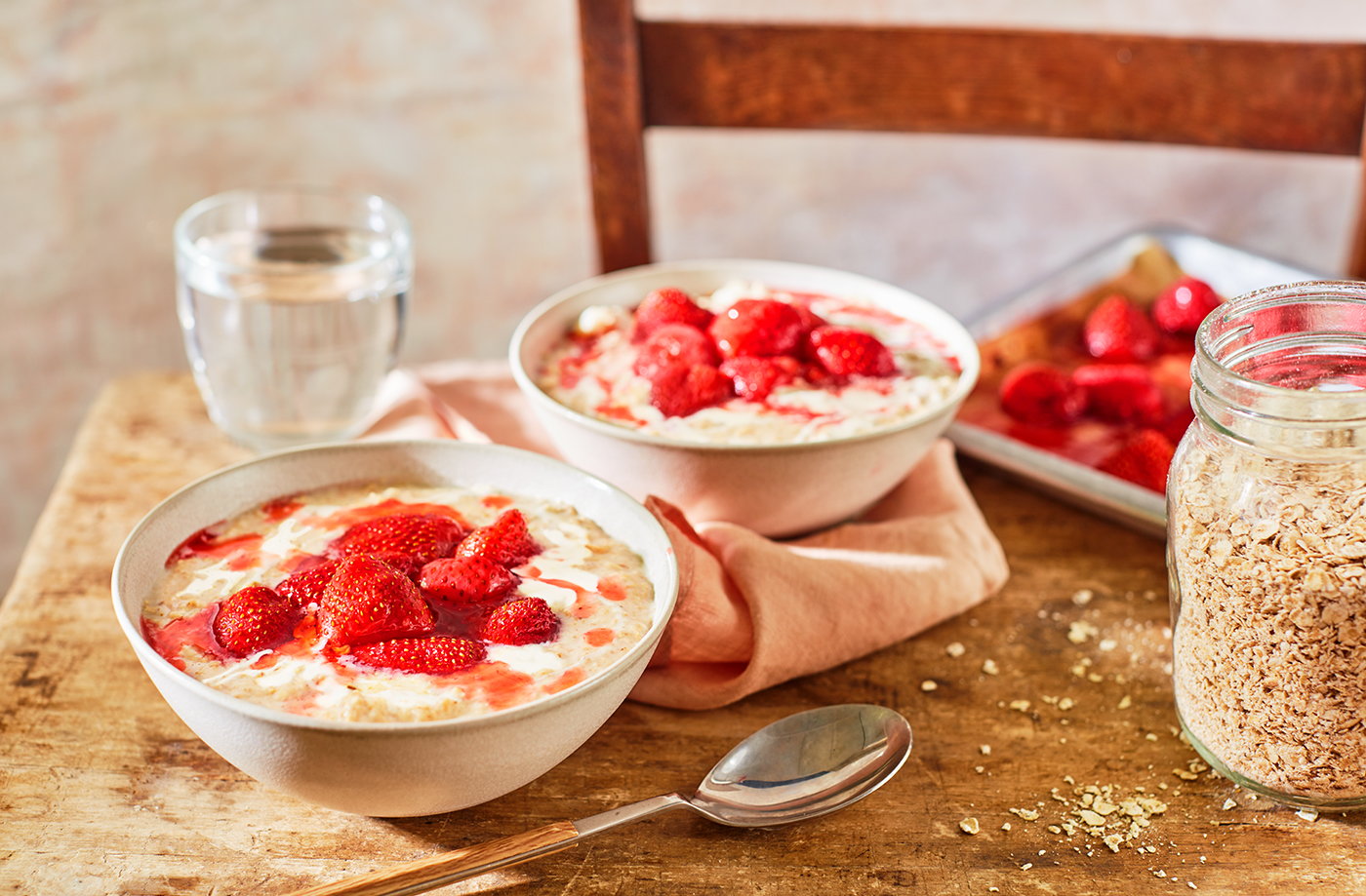 Roasted strawberries and cream porridge
