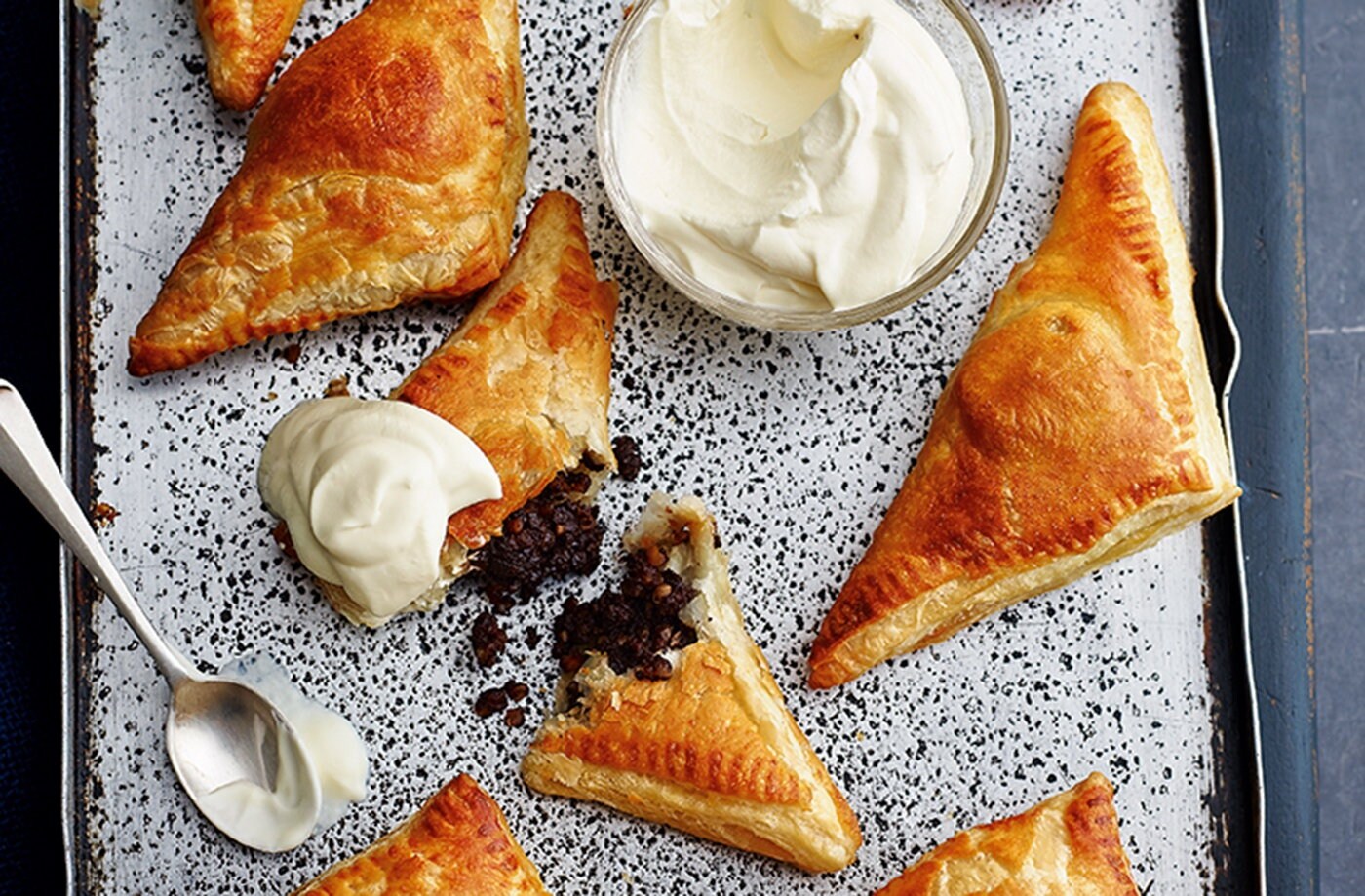 Chocolate, mascarpone and hazelnut puff pies