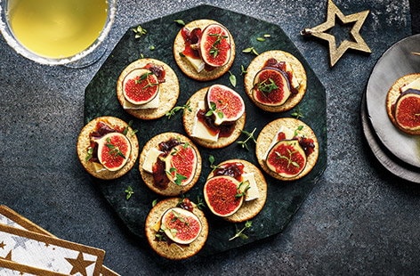 Image of "Cheeseboard oatcakes"