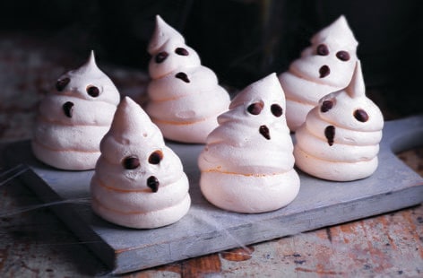 Image of "Spooky meringue ghosts"