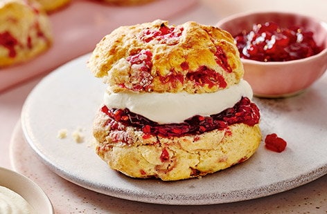 Image of "Raspberry lemonade scones"