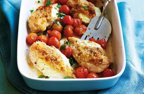 Image of "Chicken and herb bake with tomatoes "