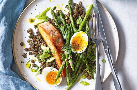 Image of "Roasted salmon with lentils and asparagus"
