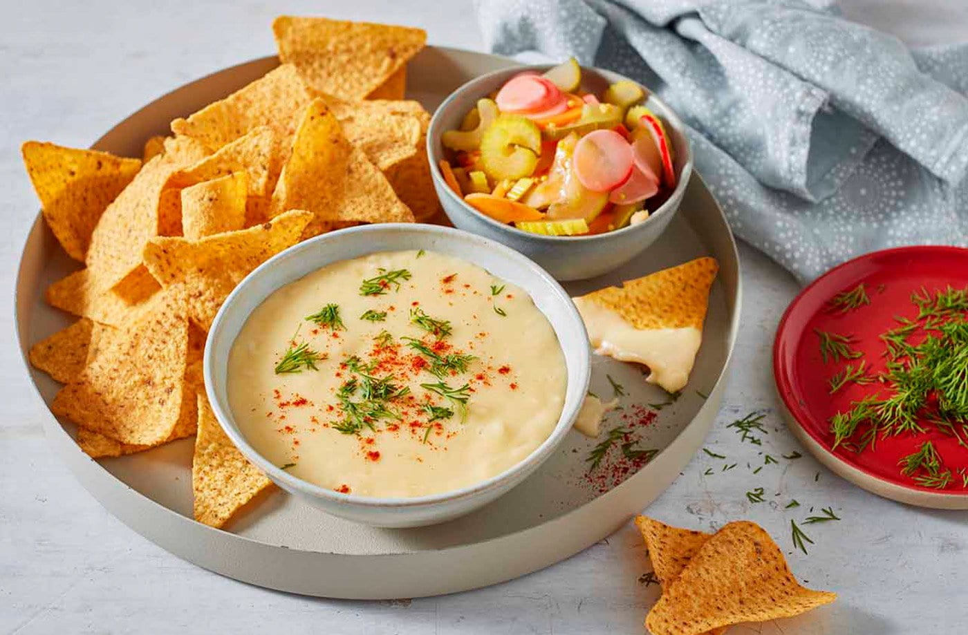 Mix 'n' match cheese fondue nachos
